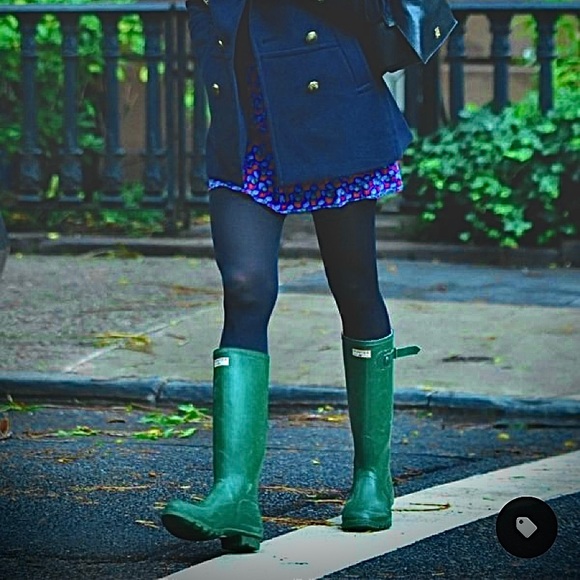 NEW Glossy Green Rain Boots - Picture 3 of 4